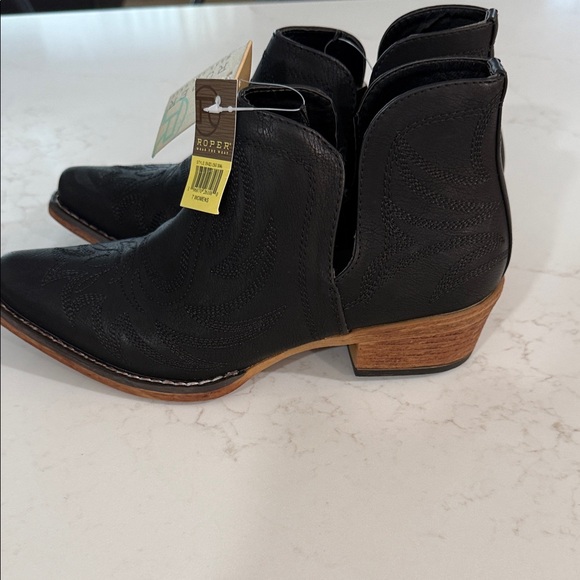 NWT Roper Black Ankle Booties - Picture 6 of 6
